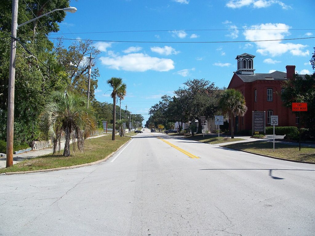safest small towns to live in florida without hurricanes