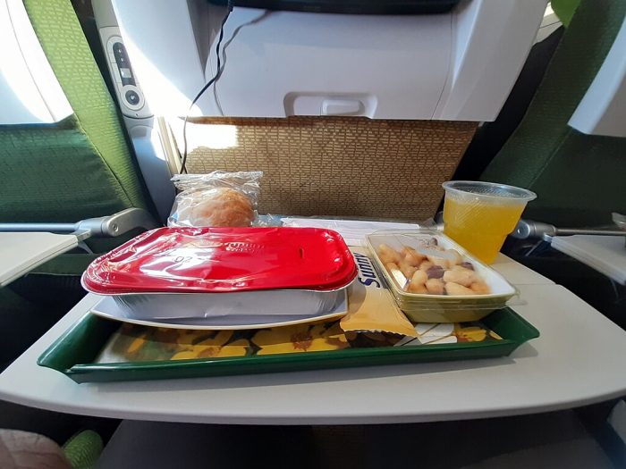 Airport picnic beats traditional airport food
