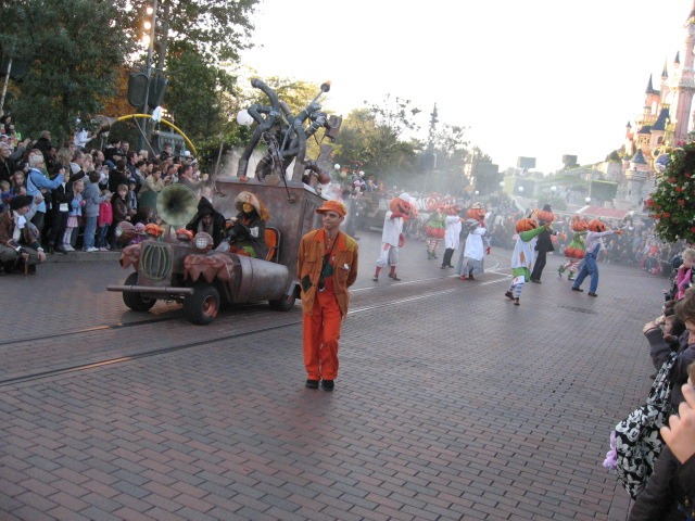 Disneyland Paris Halloween Parade. Best destinations for Halloween.