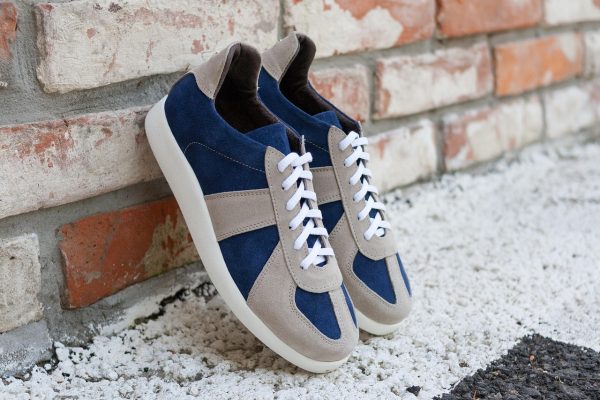 Comfortable women's shoes. Essential things to bring on a cruise